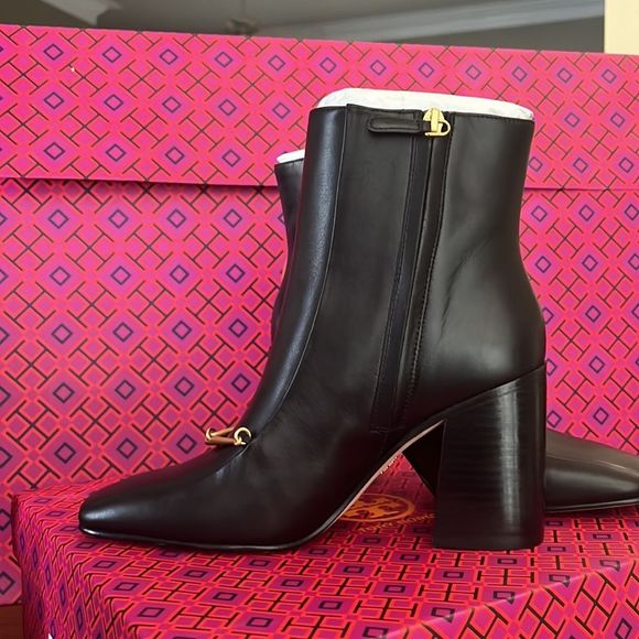 Tory Burch ankle bootie in perfect black - Picture 4 of 12